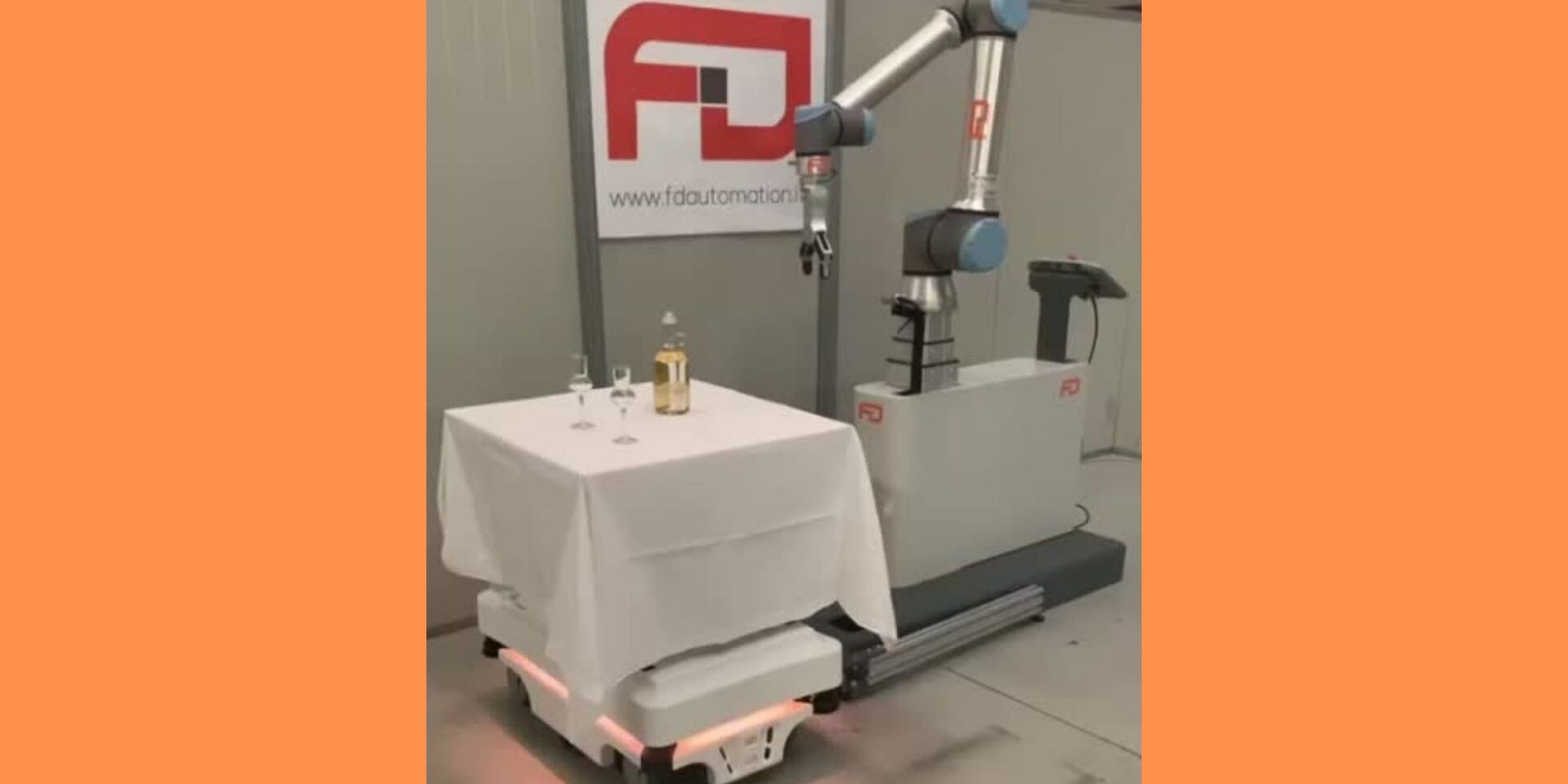 Grappa Nonino versata da un Cobot e servita da un Robot Mobile Autonomo #MIR Grappa Nonino versata da un Cobot e servita da un Robot Mobile Autonomo #MIR